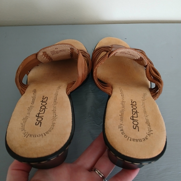 Softspots Size 8M Leather Women's Tan Woven Wedge 2" Heel Sandals - Picture 6 of 9